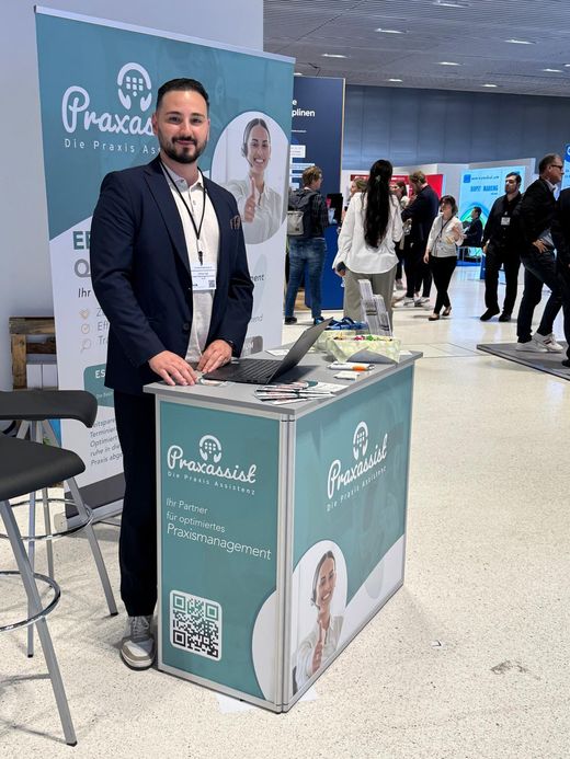 Gespräche am praxassist Stand